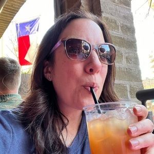 Meet your Posher, Alexandra